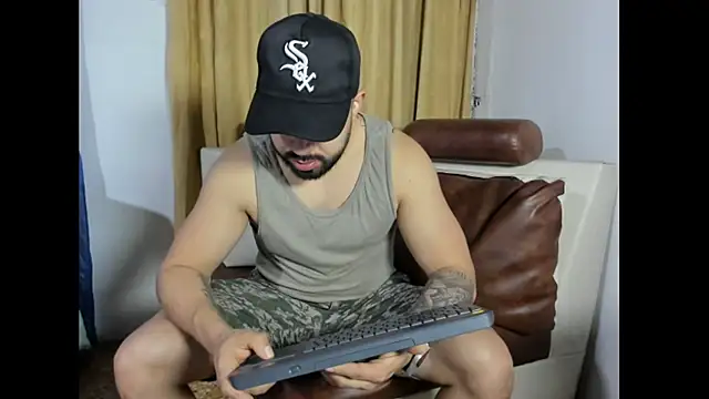 Snapshot of mikeblaree chatting on October 17, 2025, 2:41 pm mikeblaree online show from October 17, 2025, 2:41 pm