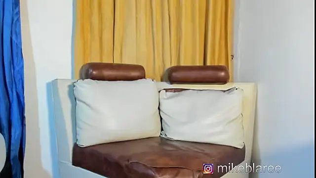 Snapshot of mikeblaree chatting on October 21, 2025, 2:34 am mikeblaree online show from October 21, 2025, 2:34 am