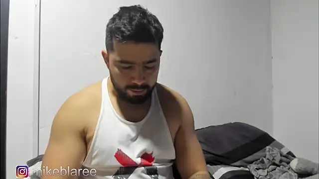 Snapshot of mikeblaree chatting on October 28, 2025, 3:04 pm mikeblaree online show from October 28, 2025, 3:04 pm