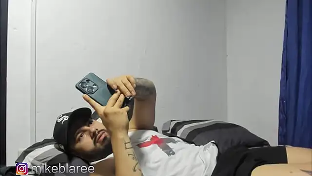 Snapshot of mikeblaree chatting on October 30, 2025, 3:24 pm mikeblaree online show from October 30, 2025, 3:24 pm