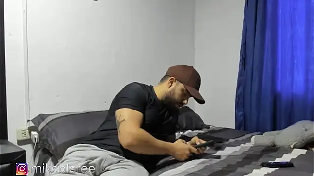 Snapshot of mikeblaree chatting on November 4, 2025, 2:38 pm mikeblaree online show from November 4, 2025, 2:38 pm