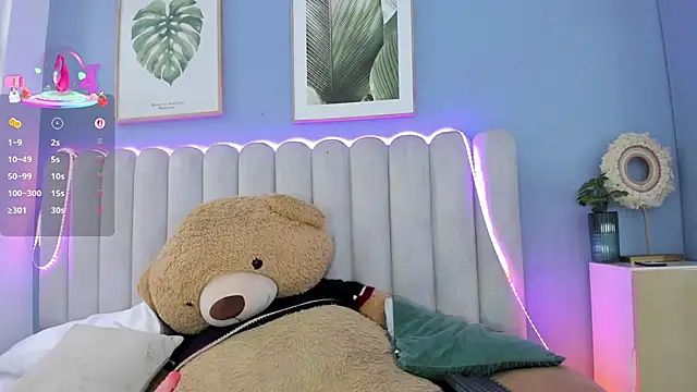 daphneebridge online show from March 22, 2025, 8:37 pm