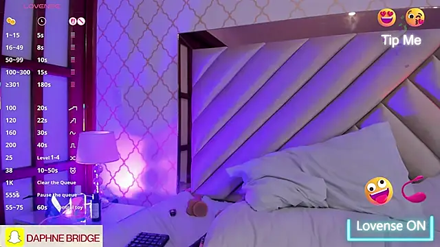 daphneebridge online show from September 28, 2025, 8:52 am