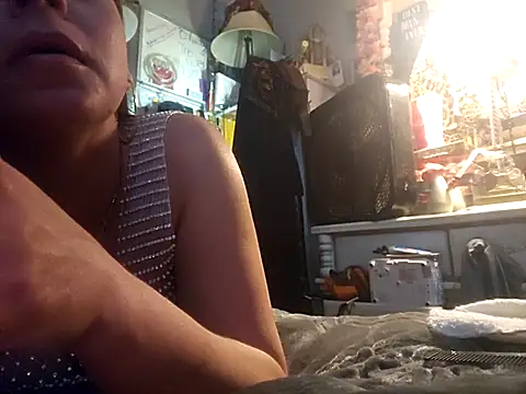 Snapshot of ShysluutGia chatting on October 30, 2025, 11:00 am ShysluutGia online show from October 30, 2025, 11:00 am