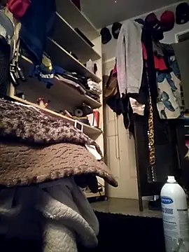 Snapshot of ShysluutGia chatting on November 6, 2025, 8:43 pm ShysluutGia online show from November 6, 2025, 8:43 pm