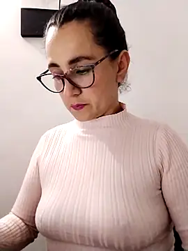 Alanna 11 online show from February 12, 2025, 11:30 pm