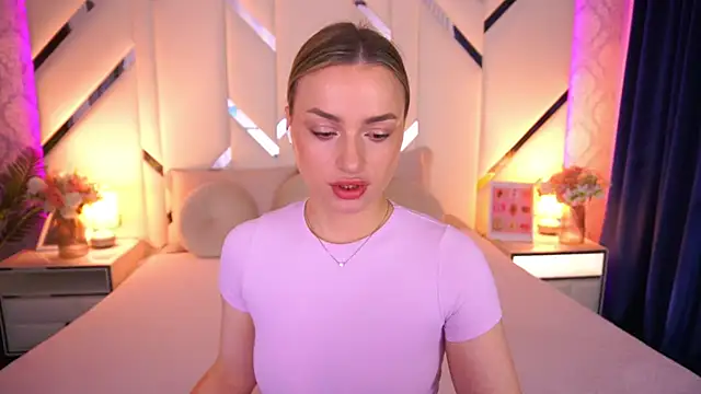 LindsieGreyy online show from May 17, 2026, 6:00 am