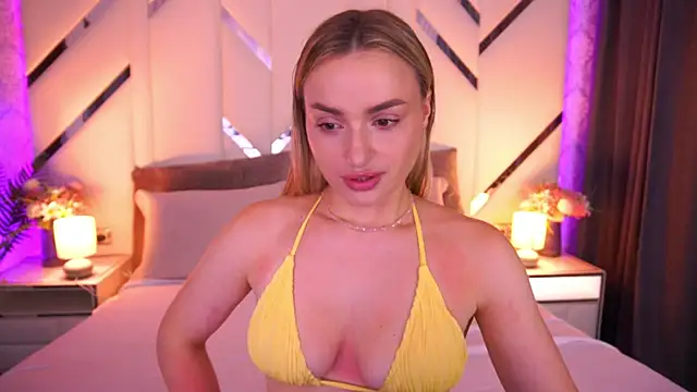Snapshot of LindsieGreyy chatting on June 26, 2026, 12:53 pm LindsieGreyy online show from June 26, 2026, 12:53 pm