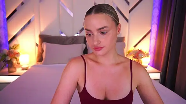 Snapshot of LindsieGreyy chatting on July 14, 2026, 1:17 pm LindsieGreyy online show from July 14, 2026, 1:17 pm