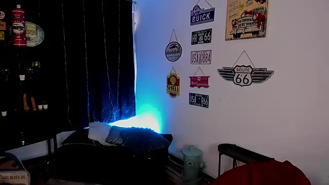 Snapshot of anuvyz_miller_ chatting on April 13, 2026, 1:16 pm anuvyz miller online show from April 13, 2026, 1:16 pm