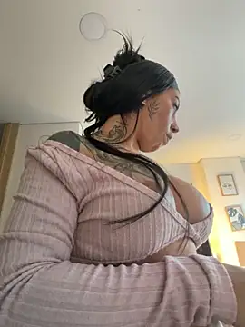 KarolVega- online show from November 14, 2025, 2:49 pm