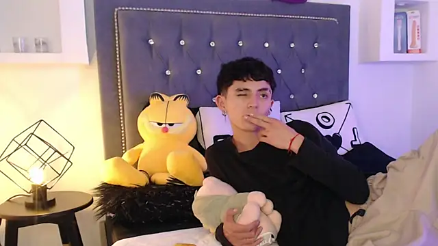 MaikyCooper online show from March 19, 2025, 7:29 am