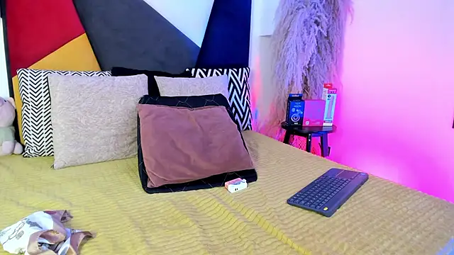 MaikyCooper online show from November 24, 2025, 10:20 pm