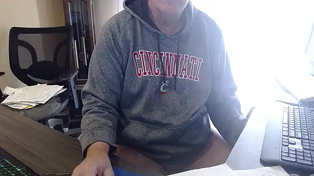 olderandwiser2 online show from March 19, 2026, 7:18 pm