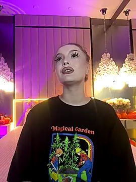 AlexaBright online show from November 4, 2025, 7:13 pm