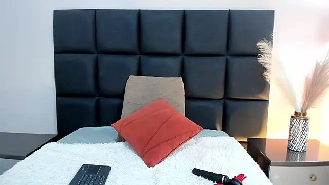 MiaHertz online show from December 20, 2025, 12:45 pm