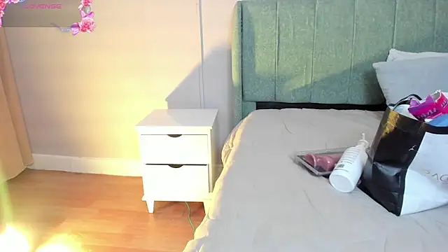 elizabeth 20 online show from November 4, 2025, 7:02 pm