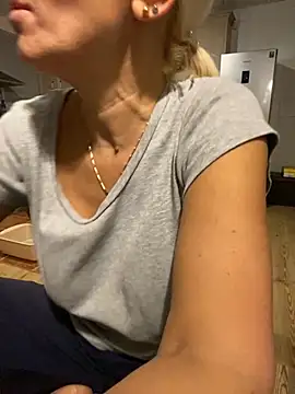 Snapshot of DeboraXporn chatting on October 21, 2025, 9:48 pm DeboraXporn online show from October 21, 2025, 9:48 pm