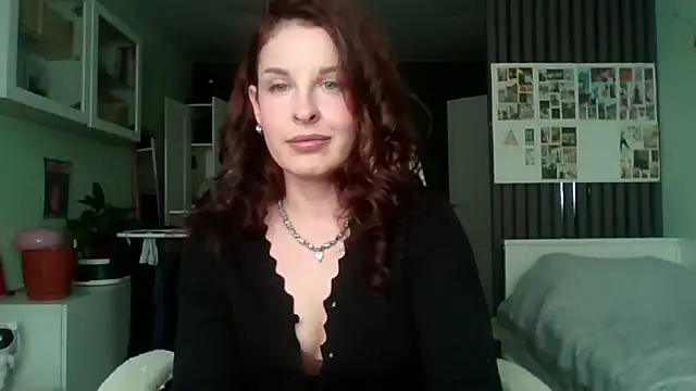 Snapshot of MollyBer chatting on June 15, 2026, 3:14 pm MollyBer online show from June 15, 2026, 3:14 pm