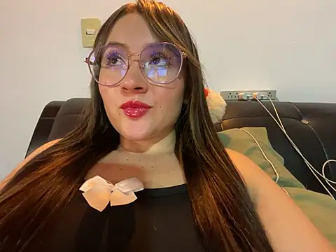 ValentinaOrtiz3 online show from March 18, 2025, 1:32 am