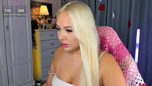 Snapshot of _Loneve__ chatting on August 5, 2026, 3:26 pm Loneve online show from August 5, 2026, 3:26 pm