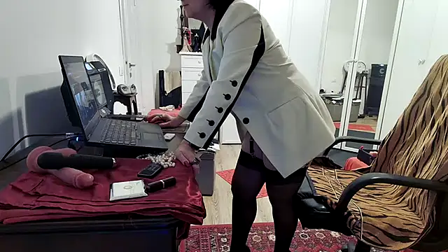 Chanel Noire online show from January 8, 2026, 2:08 pm