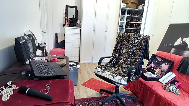 Chanel Noire online show from January 19, 2026, 2:10 pm