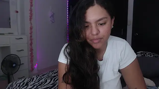 Snapshot of Anitta_bell chatting on February 10, 2025, 8:31 pm Anitta bell online show from February 10, 2025, 8:31 pm