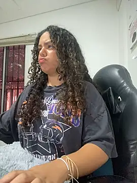 Snapshot of Anitta_bell chatting on February 13, 2025, 1:15 pm Anitta bell online show from February 13, 2025, 1:15 pm