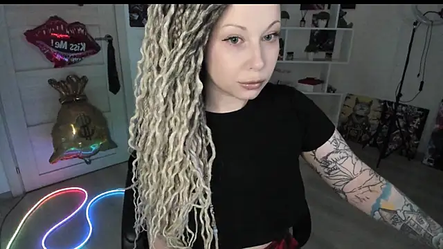 Snapshot of HoneySallyMoore chatting on May 28, 2026, 7:44 pm HoneySallyMoore online show from May 28, 2026, 7:44 pm