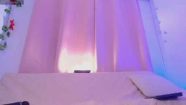Daphnewalker   online show from June 26, 2026, 11:25 am