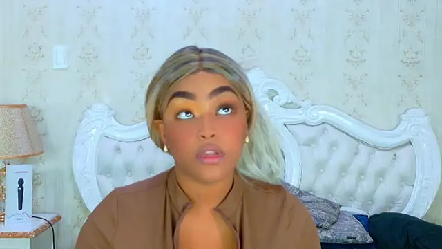 TianahGlow online show from October 17, 2025, 5:37 pm