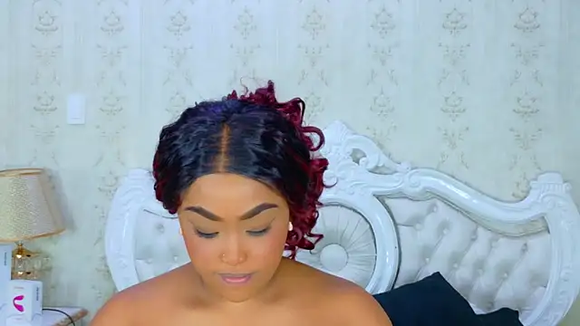 TianahGlow online show from November 6, 2025, 8:32 pm