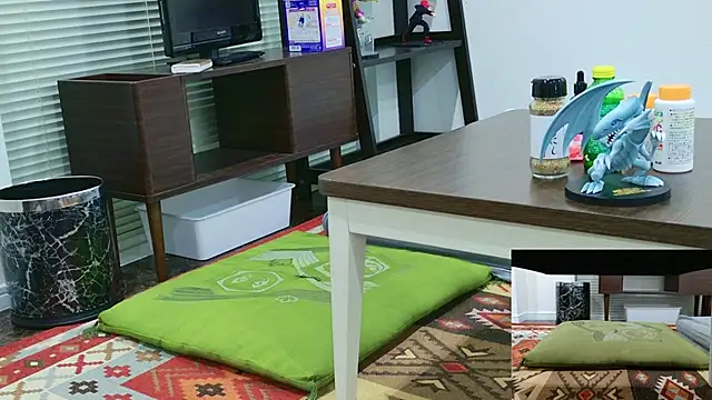 YARASERO-kun online show from November 6, 2025, 8:04 am