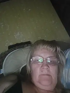 Snapshot of Violet5364 chatting on March 14, 2026, 9:42 pm Violet5364 online show from March 14, 2026, 9:42 pm