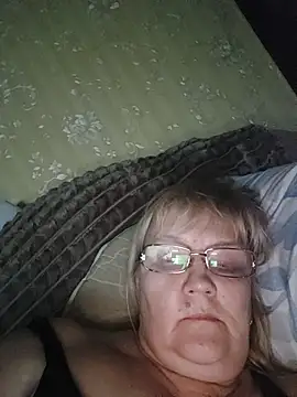 Snapshot of Violet5364 chatting on March 26, 2026, 10:04 pm Violet5364 online show from March 26, 2026, 10:04 pm