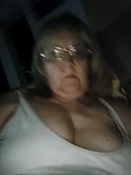Snapshot of Violet5364 chatting on March 31, 2026, 8:31 pm Violet5364 online show from March 31, 2026, 8:31 pm