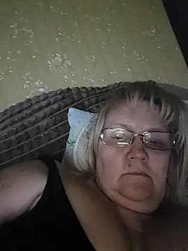 Snapshot of Violet5364 chatting on April 3, 2026, 8:29 pm Violet5364 online show from April 3, 2026, 8:29 pm