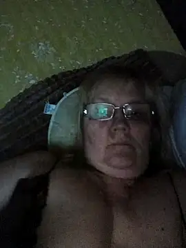 Snapshot of Violet5364 chatting on April 17, 2026, 8:45 pm Violet5364 online show from April 17, 2026, 8:45 pm