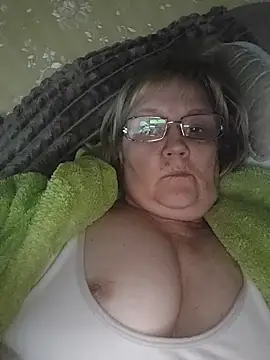 Snapshot of Violet5364 chatting on April 27, 2026, 9:02 pm Violet5364 online show from April 27, 2026, 9:02 pm