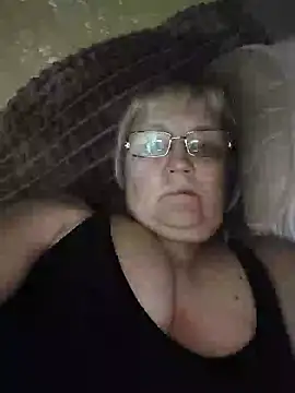 Snapshot of Violet5364 chatting on May 4, 2026, 8:27 pm Violet5364 online show from May 4, 2026, 8:27 pm