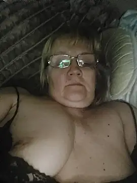 Snapshot of Violet5364 chatting on May 24, 2026, 9:20 pm Violet5364 online show from May 24, 2026, 9:20 pm