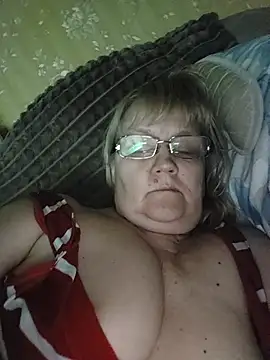 Snapshot of Violet5364 chatting on May 29, 2026, 8:29 pm Violet5364 online show from May 29, 2026, 8:29 pm