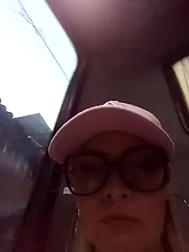 CandieGilson   online show from October 4, 2025, 10:46 am