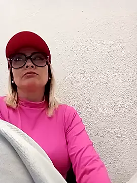 CandieGilson   online show from October 12, 2025, 11:42 am