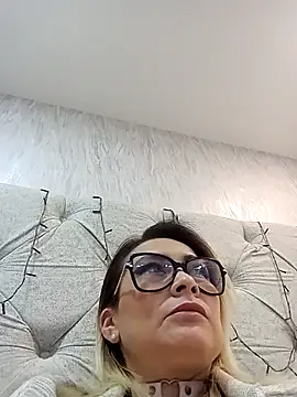 CandieGilson   online show from November 15, 2025, 12:13 pm