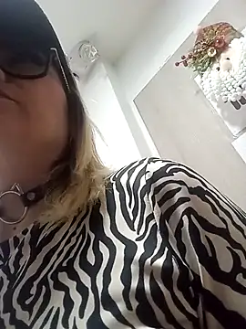 CandieGilson   online show from November 22, 2025, 12:15 pm