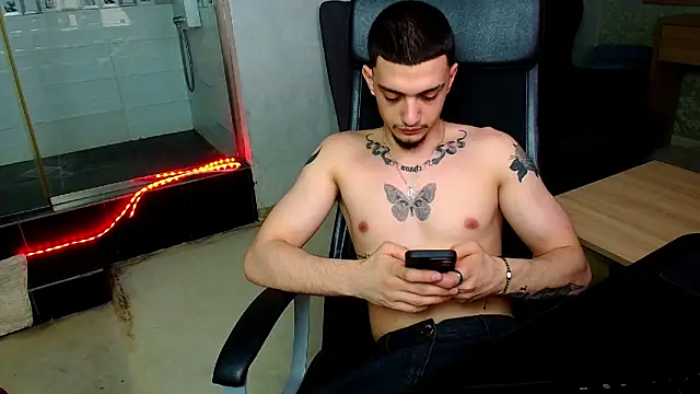 OscarGriffin online show from March 4, 2025, 8:46 am