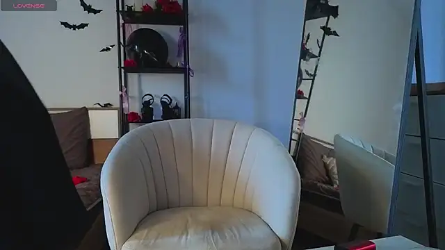 Bella  Faith online show from October 31, 2025, 9:10 am