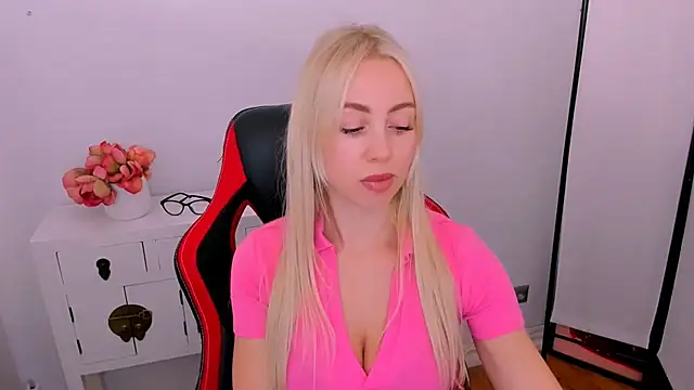 MargaritaRose online show from April 7, 2026, 2:17 pm